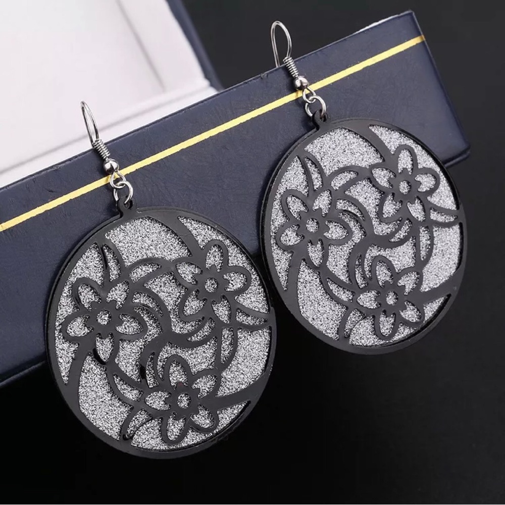 Women’s Hook Dangling Drop Earrings